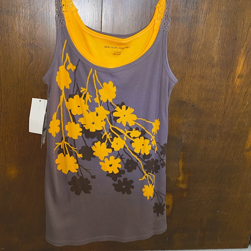 Tank Tops (2). Size Small